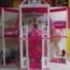 Óriás Barbie babaház, ház berendezve babákkal
