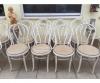 Provence bútor, antikolt fehér Thonet székek.